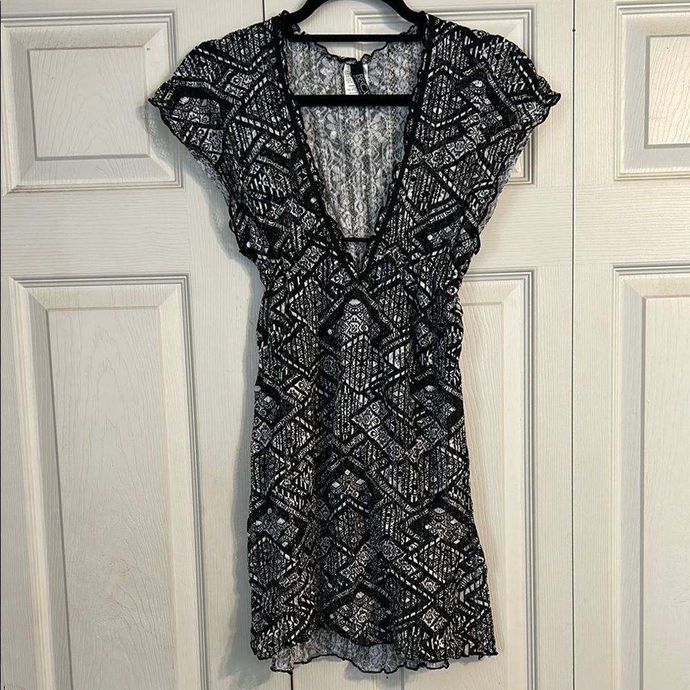BECCA Rebecca Virtue X-Small Black White Swim Cover-Up Open Knit V-Neck Tie